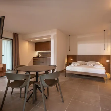 Paradise Aparthotel